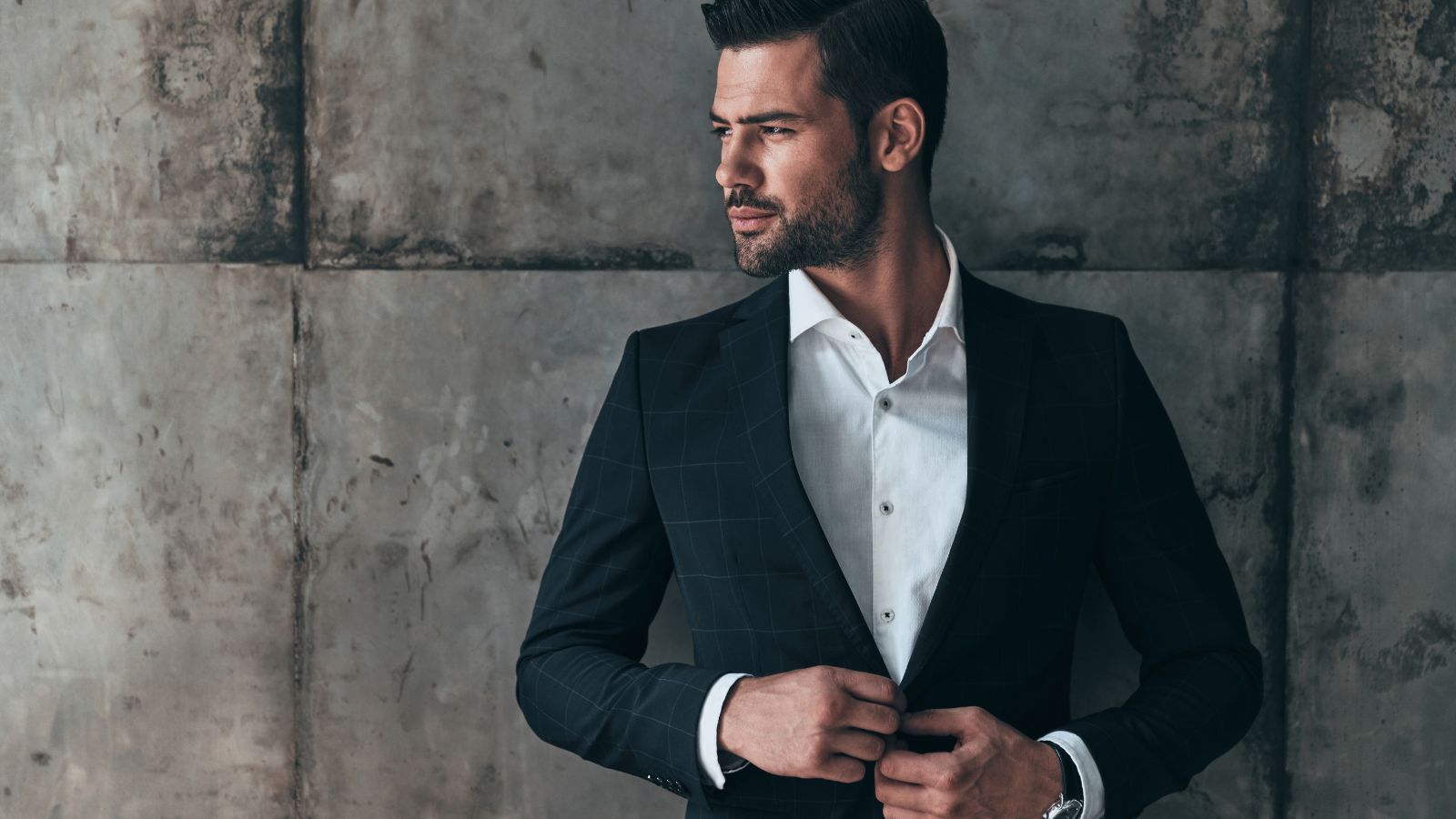 SilkCut men’s underwear display with Cyber Week 2025 last-chance sale banner