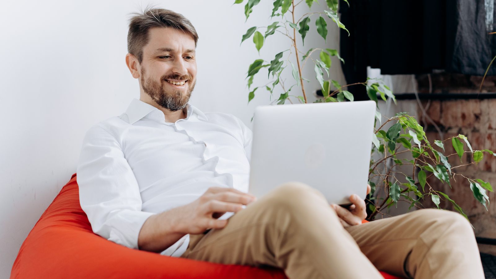 happy man smiling for best black friday deals on silkcut